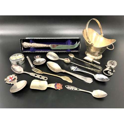 177 - SELECTION OF SILVER AND SILVER PLATED ITEMS
including a silver handled cheese knife, a silver gilt p... 