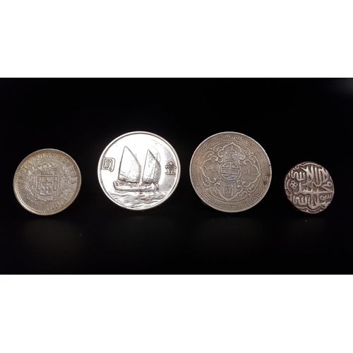 455 - INDIA MUGHAL EMPIRE SILVER RUPEE
together with a silver Chinese one Yuan junk dollar, Carlos I silve... 