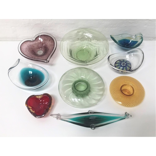 256 - SELECTION OF GLASS BOWLS 
of various shaped colour and designs, including one with mellefiori centre... 