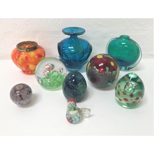 260 - SELECTION OF COLOURFUL GLASS PAPERWEIGHTS AND VASES
including a Mdina paperweight and vase; another ... 