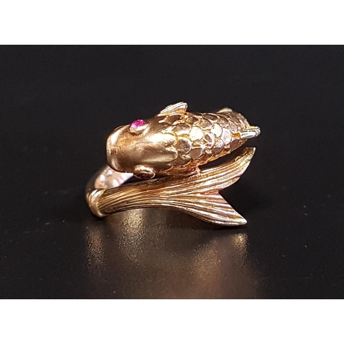 22 - ATTRACTIVE NINE CARAT GOLD FISH DECORATED RING
the twist design ring with detailed fish body and tai... 