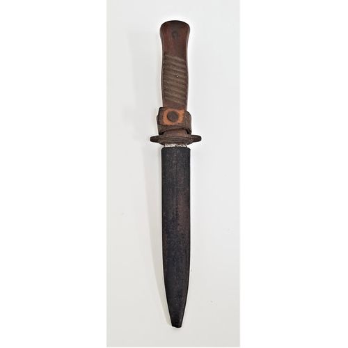 313 - GERMAN WWII TRENCH KNIFE
with a 15cm blade marked Gottliels Hammesfahr Solingen Foche, with a shaped... 