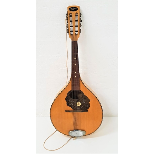 286 - MICHIGAN MANDOLIN
with eight strings, 62cm long overall