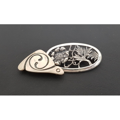 48 - TWO SCOTTISH SILVER BROOCHES
comprising a stylised snail by Michael Gill, Edinburgh hallmarks for 19... 