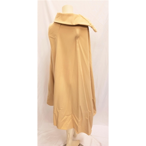 169 - LINDA KOZLOWSKI - 'YAMMAMOTO' CREAM COLOURED CAPE
Accompanied by Star Wares Collectibles certificate... 