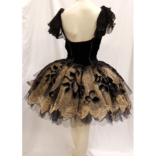 237 - SCOTTISH BALLET - SWAN LAKE - POLISA
the short ballerina black velvet dress with appliqued gold and ... 