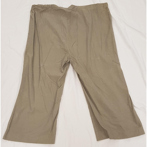 64 - HOW THE GRINCH STOLE CHRISTMAS (2000) - 'WHO' CORDUROY PANTS 
Light grey fine cord very large trouse... 