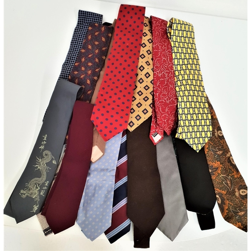 285 - SELECTION OF GENTS TIES
various fabrics and colours with silk examples, approximately 20