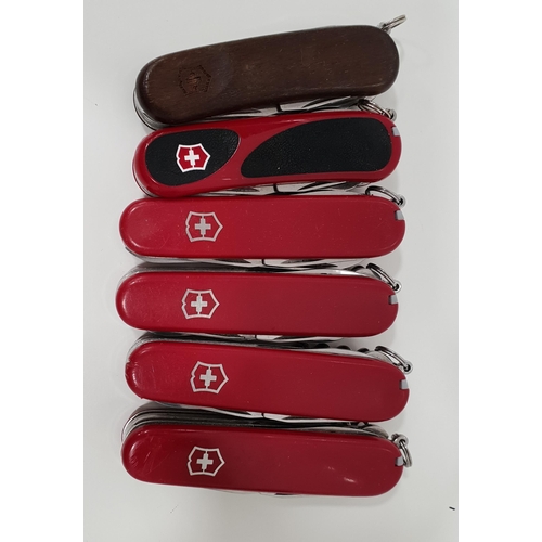 226 - SIX VITRINOX SWISS ARMS KNIVES
of various sizes (6)
Note: you must be over 18 years of age to bid on... 
