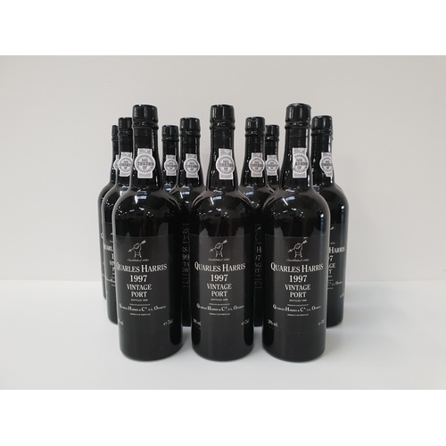 539 - 12 BOTTLES OF QUARLES HARRIS 1997 VINTAGE PORT
Bottled in 1999, 75cl and 20%