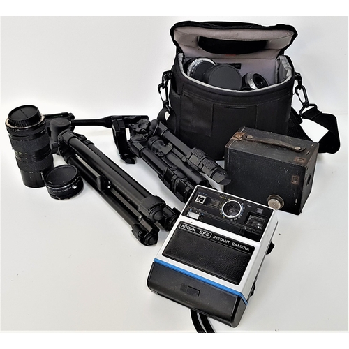 267 - LARGE SELECTION OF PHOTOGRAPHIC EQUIPMENT
including a Kodak EK6 Instant Camera, Kodak No. 2 Brownie,... 