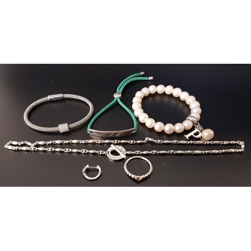 3 - SELECTION OF FASHION JEWELLERY
comprising a Links of London chain link silver necklace, a Links of L... 