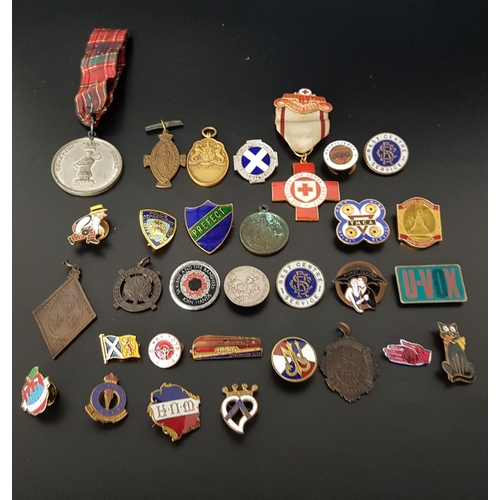 275 - SELECTION OF VARIOUS BADGES
some enamelled, including Russian/USSR depicting athletics, football and... 