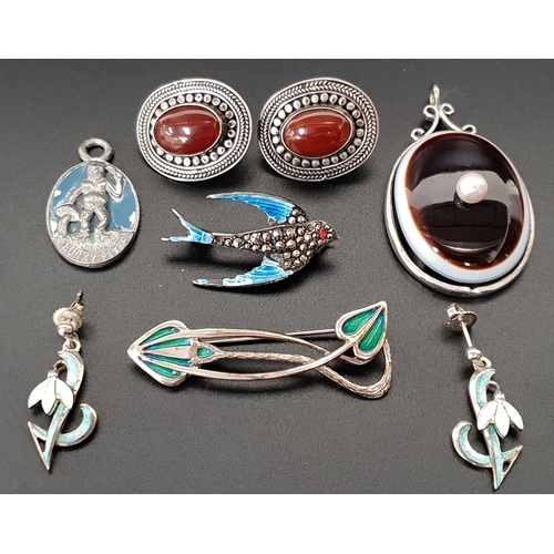 89 - SELECTION OF ENAMEL AND STONE SET SILVER JWEELLERY
including an agate and peal set pendant, a pair o... 