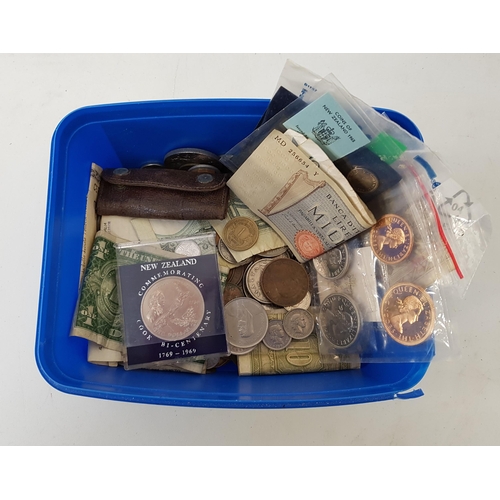 284 - SELECTION OF BRITISH AND WORLD COINS
with bank notes, various dates and denominations, including two... 