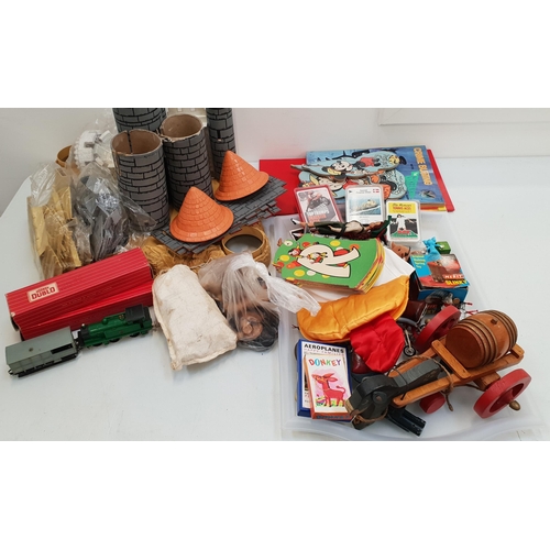 264 - LARGE SELECTION OF VINTAGE TOYS AND GAMES
including a boxed Slinky, Top Trumps - Tennis Aces, Dragst... 