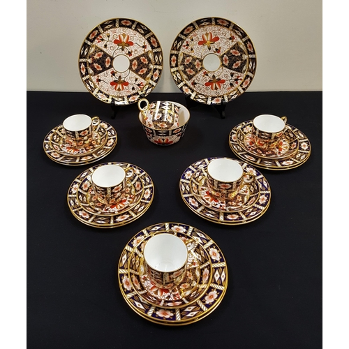 147 - ROYAL CROWN DERBY TEA SERVICE
in the Imari pattern 2451, comprising twelve tea cups and saucers, twe... 