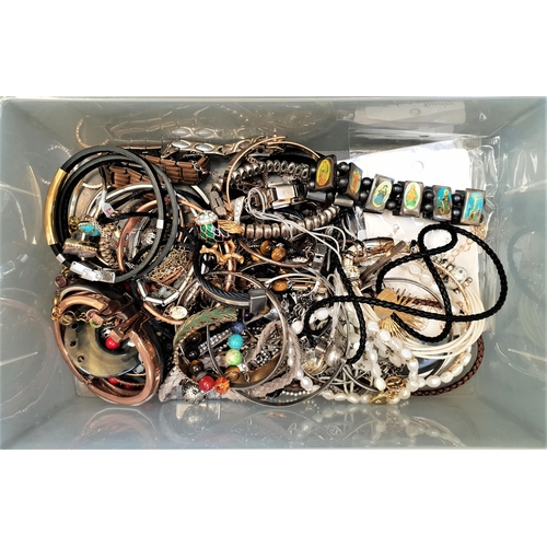 99 - SELECTION OF COSTUME JEWELLERY
including bangles, bracelets, necklaces, pendants, brooches, etc., 1 ... 