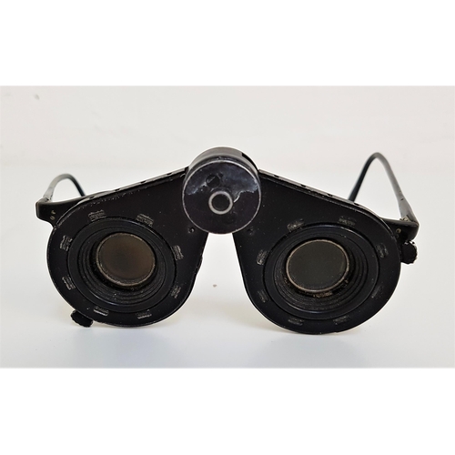 333 - PAIR OF WWII VARIABLE DENSITY GOOGLES
marked BU. SHIPS, U.S.N./BECK-LEE CORP/CHICAGO U.S.A./V.D. FIL... 