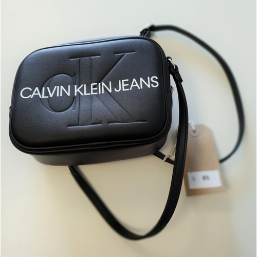 85 - CALVIN KLEIN JEANS BLACK CROSS BODY BAG