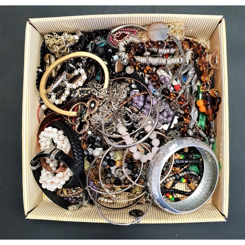 104 - SELECTION OF COSTUME JEWELLERY 
including a gold plated cross pendant on chain, bangles, bracelets, ... 