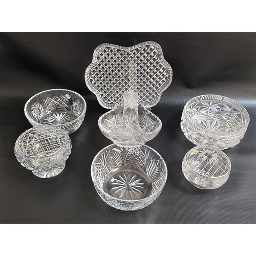 141 - SELECTION OF CRYSTAL GLASSWARE
including a Parka crystal bowl, 19.5cm diameter, Irena crystal shaped... 