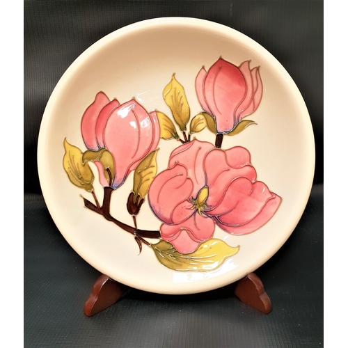 189 - MOORCROFT MAGNOLIA PATTERN PLATE
with a cream ground and impressed mark with a painted WM, 26cm diam... 