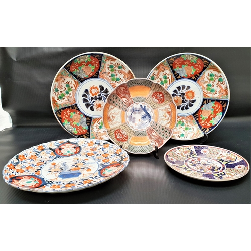 206 - FIVE IMARI CHARGERS
of various size, two with a scalloped rim, 21cm, 21.5cm, two 27.5cm and 28.7cm d... 