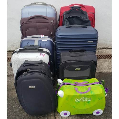 95 - TEN SUITCASES
including: Gabol, Technobagage, Ban, Trunki, Wittchen, Fly, Mandarina Duck etc
Note: A... 