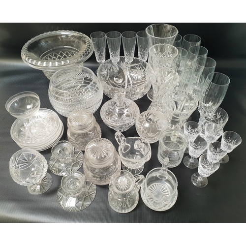 257 - SELECTION OF CRYSTAL 
and other glassware including a Waterford crystal centre bowl, various wines, ... 