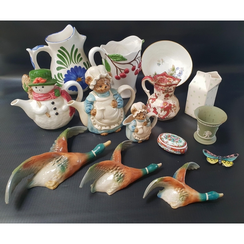 261 - MIXED LOT OF CERAMICS
including a set of three graduated flying ducks, snowman teapot, lady bear tea... 