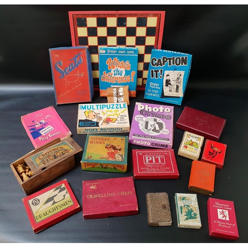 441 - SELECTION OF VINTAGE GAMES
including chess, draughts, travelling chess, Dainty Dominoes, Pit, Multi ... 