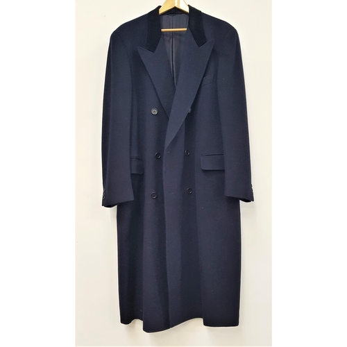 395 - NINO CERRUTI GENTLEMANS OVERCOAT
in navy blue with a blue velvet collar, in cashmere and wool, size ... 