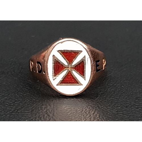 64 - KNIGHTS TEMPLAR NINE CARAT GOLD MASONIC RING the central white enamel plaque with red cross and flan... 