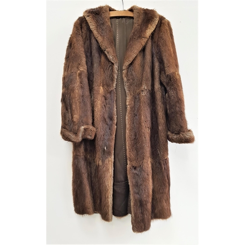 399 - LADIES MINK COAT
full length with a shawl collar