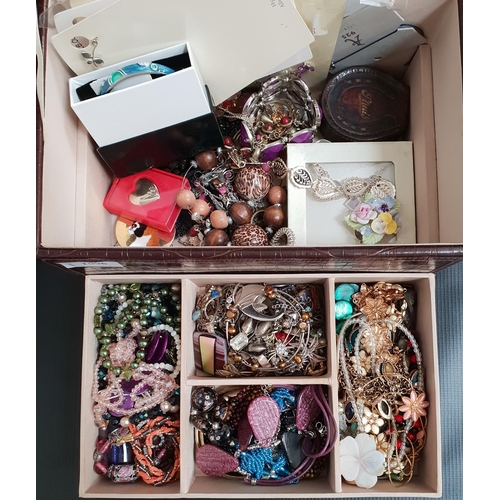 96 - GOOD SELECTION OF COSTUME JEWELLERY
including glass and crystal bead necklaces, bracelets, brooches,... 