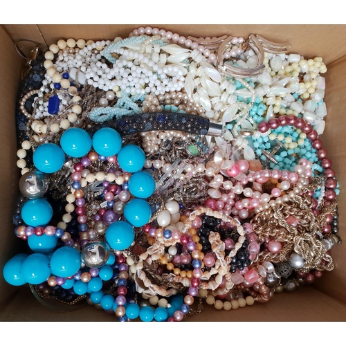 166 - SELECTION OF COSTUME JEWELLERY
including simulated pearls, bead necklaces, bracelets, pendants, etc.... 