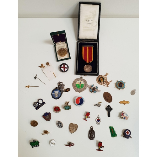 359 - SELECTION OF BADGES 
including LNER 15 Years First Aid Efficiency, LNER Railway Service, QE2 ships w... 