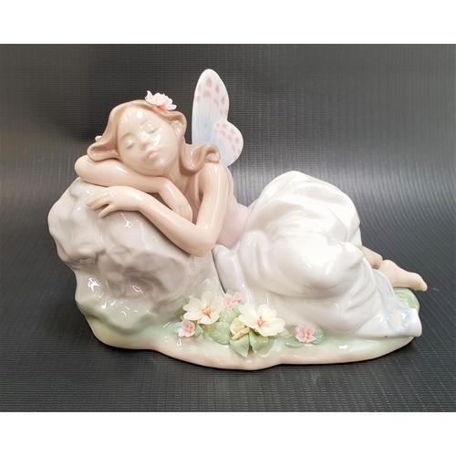 257 - LLADRO PRIVILEGE FIGURINE - PRINCESS OF FARIES
number 7694, 11cm high and 18cm wide