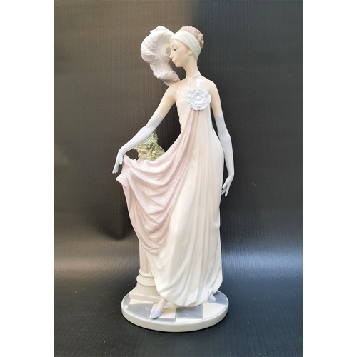 258 - LARGE LLADRO FIGURINE - SOCIALITE OF THE 20s
number 5283, 34.5cm high