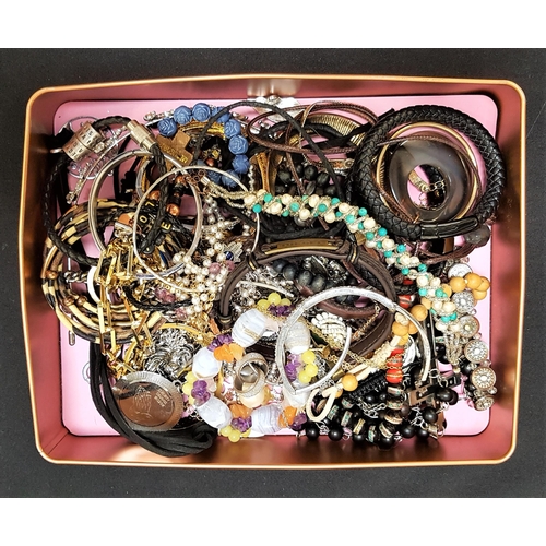 65 - SELECTION OF COSTUME JEWELLERY
including a hardstone bracelet, a turquoise and pearl set bracelet, b... 