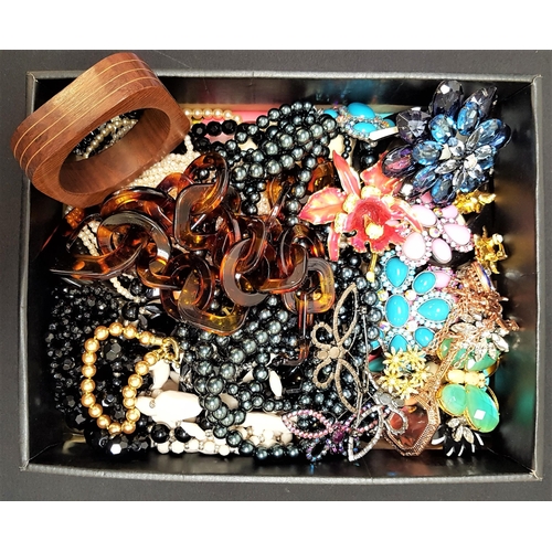 93 - SELECTION OF COSTUME JEWELLERY
including various brooches, simulated pearls, bead and other necklace... 