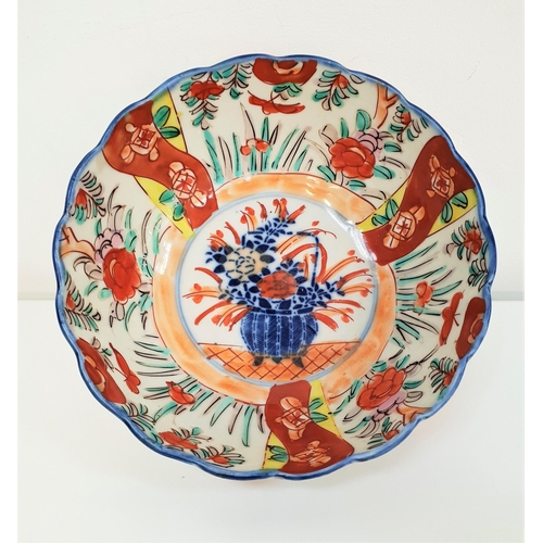 285 - JAPANESE IMARI BOWL
with a wavy rim and decorated with flowers, 18.5cm diameter