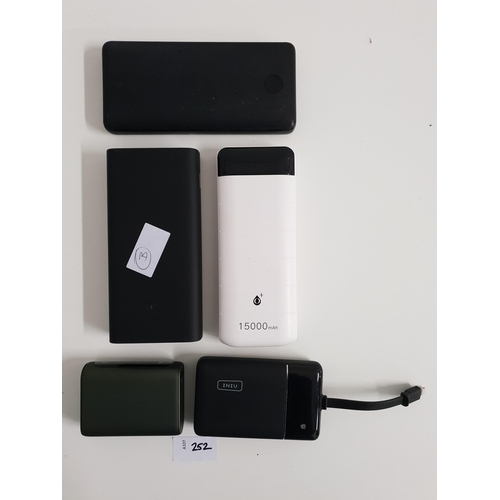 252 - FIVE POWER BANKS
including Xtorm, Mi, Anker and Iniu