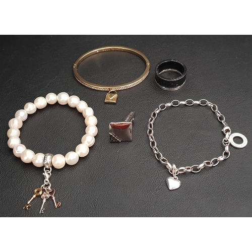 22 - SELECTION OF FASHION JEWELLERY 
consisting of a Michael Kors crystal padlock bracelet, a Thomas Sabo... 