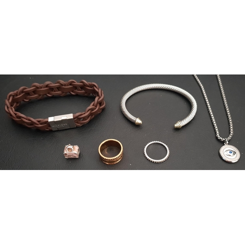 226 - SELECTION OF FASHION JEWELLERY 
comprising a Tommy Hilfiger Braided Leather bracelet, Fossil chain w... 