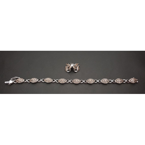 104 - CERTIFIED DIAMOND SET BRACELET AND EARRINGS
the bracelet with champagne diamond links, the diamonds ... 