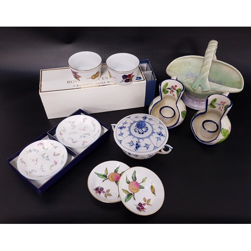 322 - MIXED LOT OF CERAMICS
including six Royal Worcester Evesham ramekin dishes, boxed and two butter dis... 