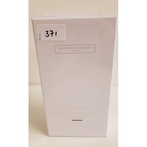 371 - NEW AND BOXED THE WHITE COMPANY HAND AND NAIL GIFT SET
pomegranate, mandarin and amber fragrance
com... 