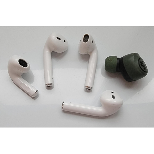 109 - SELECTION OF LOOSE EARBUDS
including Apple AirPods (5)